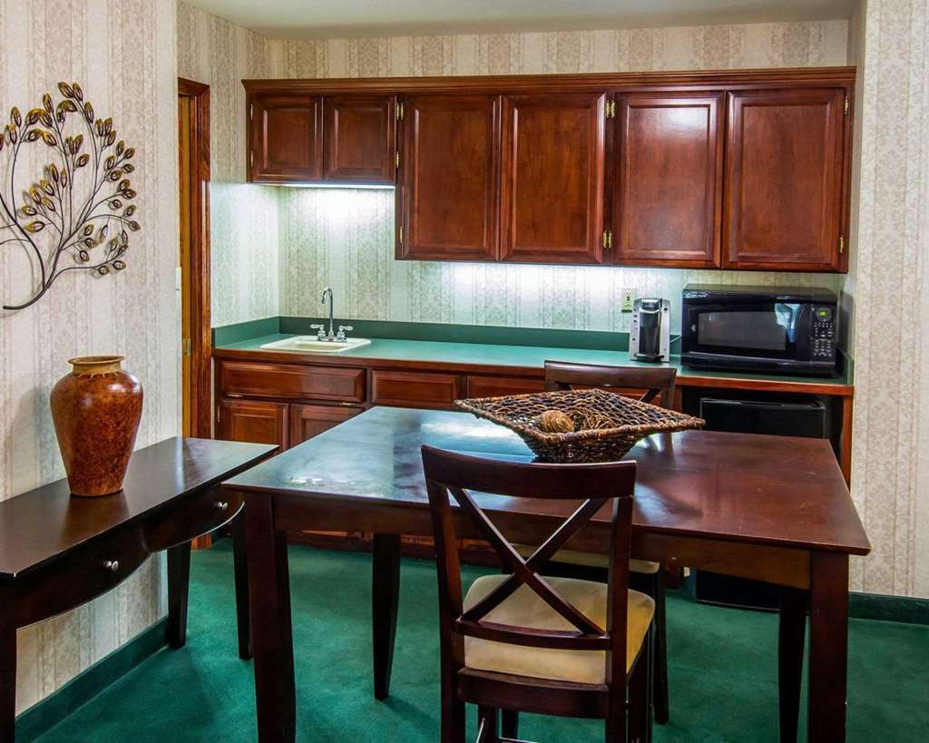 Quality Inn Oakwood Fairwood Habitación foto